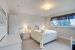 Downstairs Queen Bed and Daybed at Ocean Villa